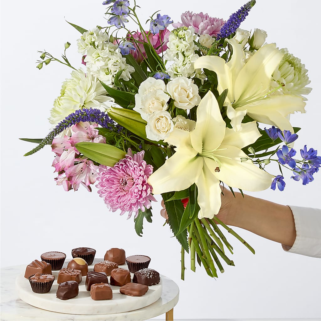 Winter Celebration Bouquet – Bulldog Flowers, Athens GA